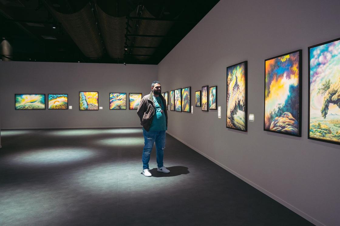 Saad Al-Ubaid art exhibition lighting
