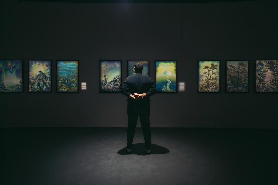 Saad Al-Ubaid art exhibition lighting
